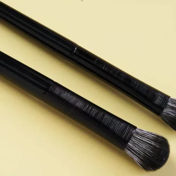 Black Plastic Makeup Brushes Set for Women's Face Grooming Six Pieces