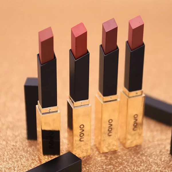 Small Gold Bar Women Moisturizing Lipstick, Long Lasting Mist Velvet Lips