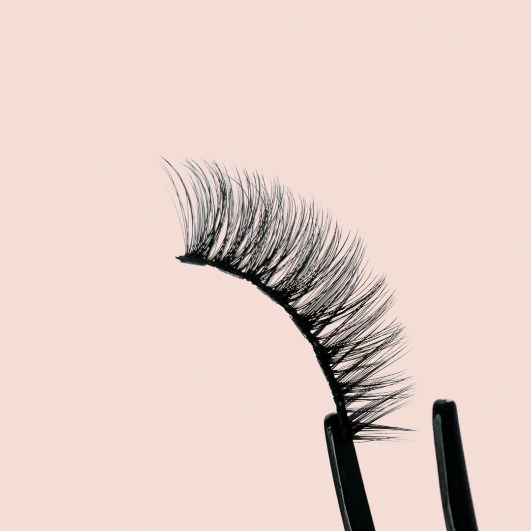 Lightweight Premium Silky Reusable Easy Patch Fake Artificial Eye Lashes Pair