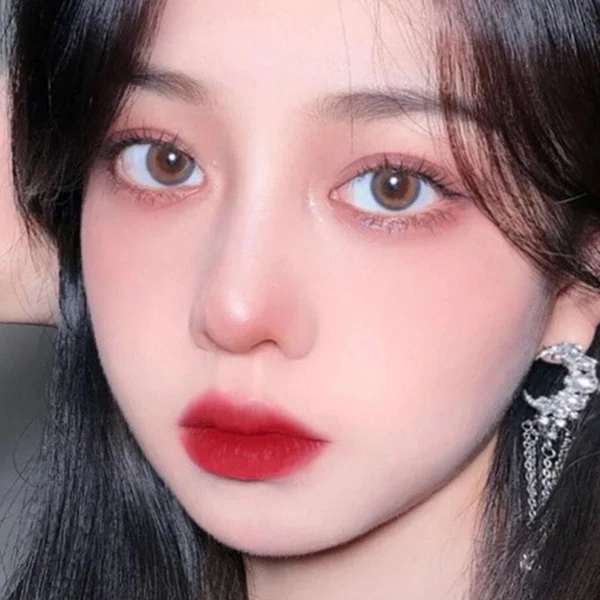 Nine Colors Water Proof Long Lasting Non-Smudge Matte Glittery Eyeshadow Palette