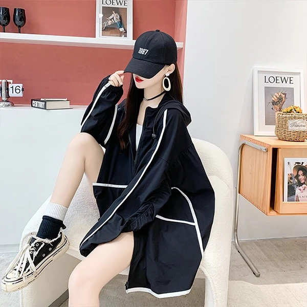 Breathable Thin Fabric Women Jacket Double Pockets Hoodie Neck Sun Protection Lo