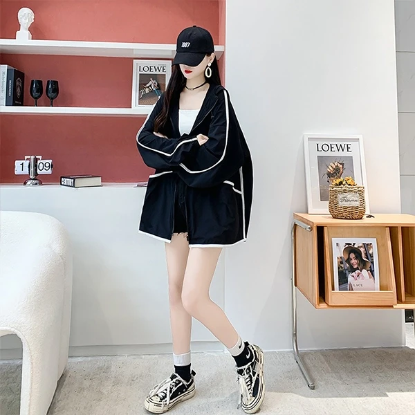 Breathable Thin Fabric Women Jacket Double Pockets Hoodie Neck Sun Protection Lo