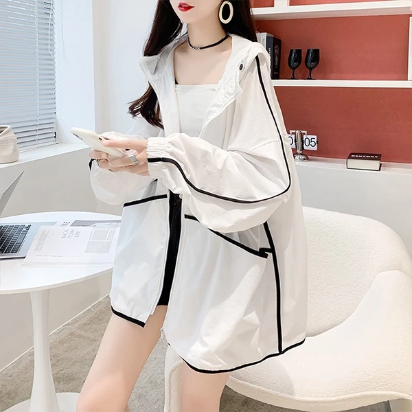 Breathable Thin Fabric Women Jacket Double Pockets Hoodie Neck Sun Protection Lo