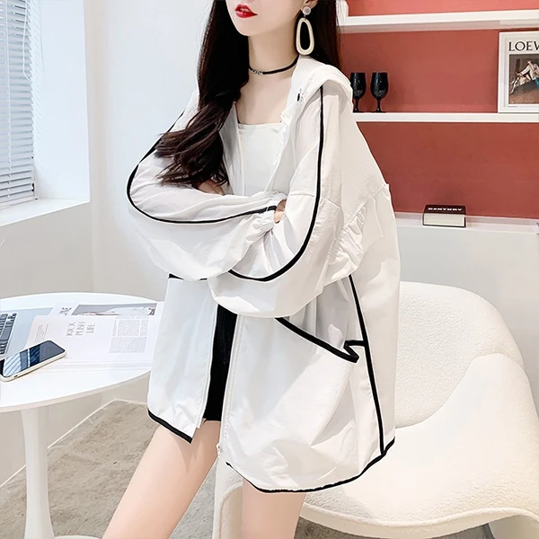 Breathable Thin Fabric Women Jacket Double Pockets Hoodie Neck Sun Protection Lo